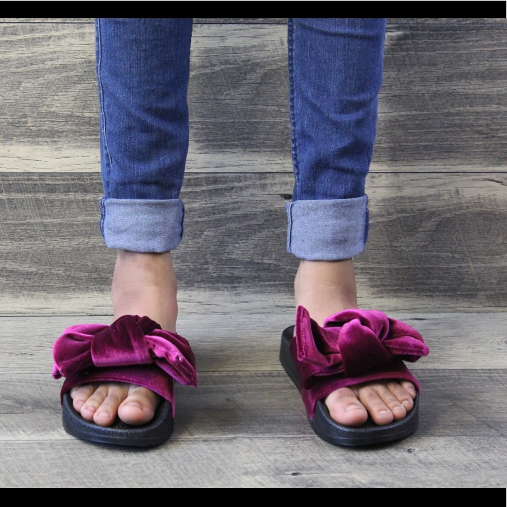 SALE!!!! Burgundy Bow Sliders 🎀 - Picture 3 of 6